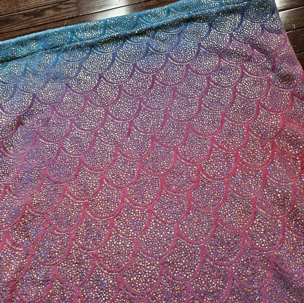 Mermaid Tail Blanket - Picture 3 of 6